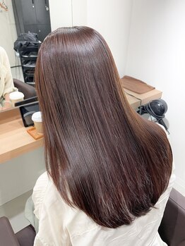 カミエ(kamie)の写真/【HPB AWARD 2025 BEST SALON 注目サロン選出】《毛先まで柔らかな質感》×《自然なストレート》が魅力♪