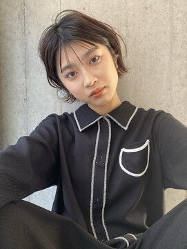 ラダ(Lada) 【baLon.fem 城本英恵】 遊びのあるショートボブスタイル