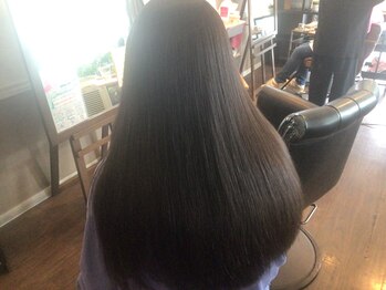 ワンズヘアー(ONE's HAIR)の写真/超ツヤ!超ナチュラル!極上の手触り!トリートメント成分95%の縮毛矯正剤で輝くストレート!同時カラー可