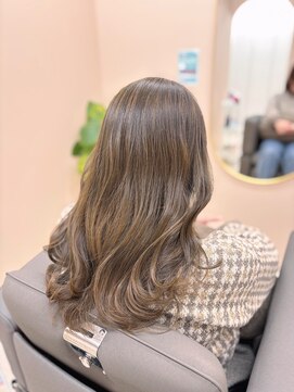 アンジュール コロレ(1//jour colore) ナチュラルハイライトの艶髪ベージュカラー