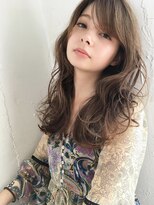 チェルシー 表参道&nbsp;学生限定　ロングの大きめパーマは「中間部をしっかり曲げる」