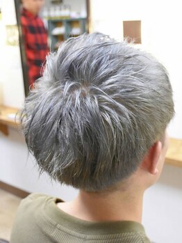 ヘアーヒーロー(hair HERO)の写真/こまめなケアで印象UP◎おヒゲや眉の身だしなみで清潔感は伝わります！丁寧なシェービングが自慢♪