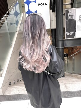 ジゼル(gisele) （小山）ホワイトピンクバレイヤージュ