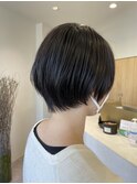 ほどよい束感でるタイトなショートカット