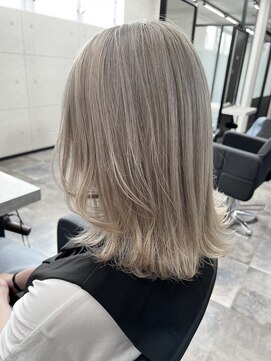 スターズ 川越店(STARS) 明るめのホワイトベージュ　外ハネ