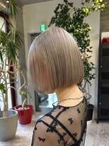 ヲタク(wotaku.)&nbsp;ミルクティーカラーダブルカラーハイトーンケアブリーチミニボブ