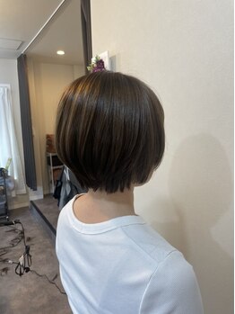 シーナ(Sina)の写真/【大人女性のお悩みを解決☆】自然な白髪ぼかしカラーでグレイカラーも上品で華やかな印象のスタイルに♪