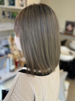 リム(LiM)の写真/透明感と艶でトレンドのカラーが叶う♪髪への優しさにこだわり、髪への負担を最小限に理想の色を実現。