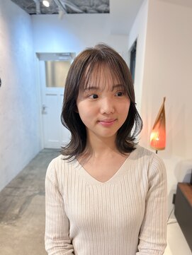 シー.(SHE.) 【SHE.】レイヤーカット/くびれ/暗髪/ミントアッシュ