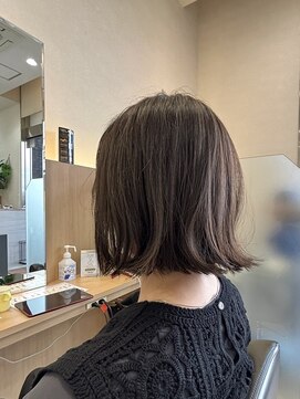 ウイバイファースト(u'i by first) 肩上の長さのワンレンボブスタイル