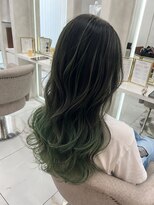 アロン(ALLON)&nbsp;暗髪に映える、深みグリーンのデザインカラー