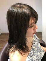 パティオンツー(PATIONN2)&nbsp;ワイドバングマーメイドアッシュカラーのハニーヘアスタイル