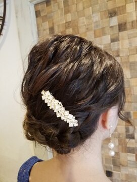 アトリア ヴィラ 横浜(Atria Villa) 波ウエーブ×シニヨン