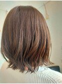 新色 ワンレンベースの女性らしい外ハネボブ