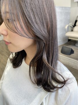 リジー(Litzy) ’韓国風くびれ巻き×透明感カラー’【椎葉】