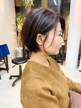 ミィ 表参道(mee.) 【mee.】ハセガワヒトシ　丸み長め　大人のショート