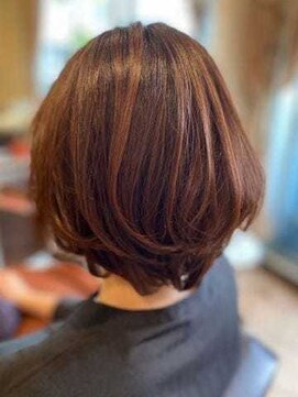 ココラー(COCOlar) スッキリ丸み襟足絞りカット