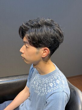 ビーダンディー(Bee dandy) ビジネスツーブロックショート ナチュラルパーマ センターパート