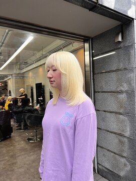 エミーバイモアムー(Emmie byMoremuu) 【埼玉ブリーチの神様】抜きっぱなしハイブロンド