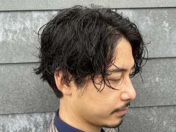 ヒュイル バイ ニアウ(Hwyl by Niau)の写真/《センターパート×ツイストスパイラルパーマが◎》骨格に合わせたカットで朝のスタイリングが簡単に＊