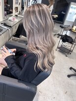 キング(K!ng) ハイライトカラーミルクティーベージュレイヤーカット