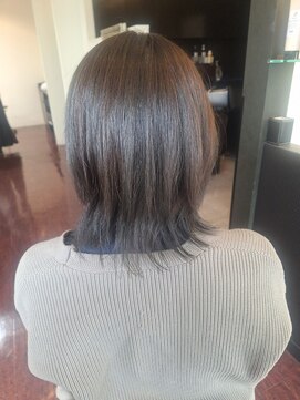 ローレン(LOREM) レイヤーカット×くすみ艶カラー12.25黒髪