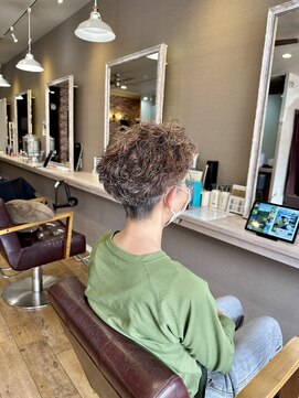ヘアーメイクロージー 八軒店 (HAIR MAKE ROSY) 50代大人女性後頭部丸み補正くびれショートパーマ立体シルエット