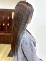 アヴァンセ サニー美容室&nbsp;インナーカラー　ロング　ライトブルー　ダメージレス　20代