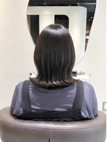 アネ(annee) 艶グレージュ×外ハネミディ