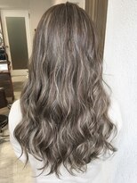 オリ(‘Oli)&nbsp;外国人風３Dハイライトカラー_プラチナベージュ