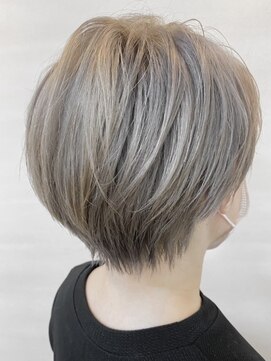 ファム(femme) ハイトーンショート