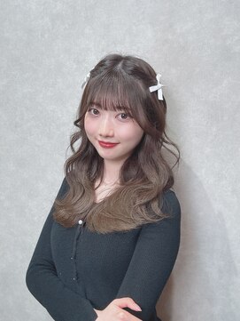 アンプル 天神店 リボンアレンジ セミロング アレンジ ブラウンカラー ツヤ感