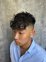 steelo スペインカールパーマ×海外風フェードスタイル