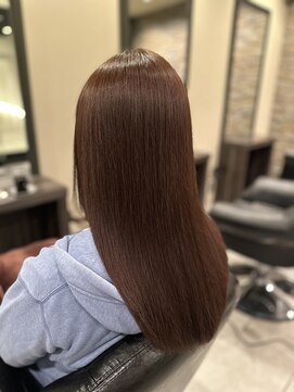 メゾン アヴァロ(Maison Avallo) 綺麗めな明るめグレーブラウンカラー