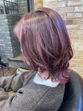 モナン 海老名(Monan)&nbsp;ピンクハイライト レイヤーカット ミディアムレイヤー ウルフ