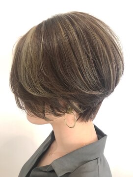 レム(LEM) ハイライト×透け感×柔らか前下がりショート