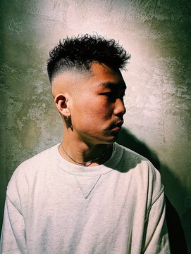 ダムディートウキョウ 北千住店(DAMDEE TOKYO) フェードカット/サイドグラデーション/シルバーカラー