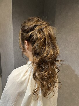 ラフ(Laugh) ハーフアップポニー