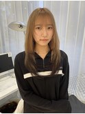 10代20代ミルクティーベージュレイヤーカット顔まわりレイヤー
