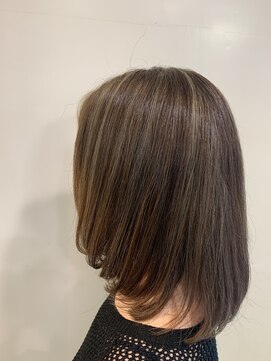 アズール 草加(azule) 大人女性　白髪ぼかしハイライトカラー　グレージュ