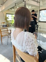 フェイヴィーズ(FavyS)&nbsp;おさまりの良いハイトーンパツッと切りっぱなしボブ