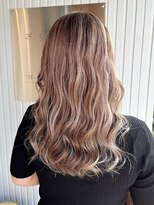 モニカ ヘアー(monica Hair)&nbsp;セミロング ミルクティーベージュ ハイライト レイヤーカット