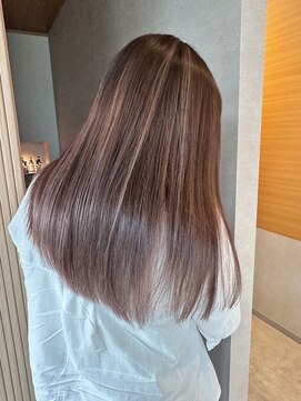 イェル(ELL.) ピンクハイライトつや感切りっぱなしロング