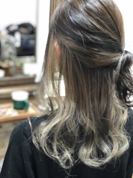 アトリエナガノ(atelier nagano) ニュアンスカラー/センターパート/ツヤ髪スタイル/ブルージュ