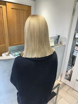 テトラ バイ ネオリーブ 横浜西口店(tetra by neolive) ブロンド ホワイトベージュ 切りっぱなし ブリーチ 横浜★