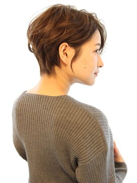 レウナ 外苑前(Reuna) 大人可愛く襟足スッキリニュアンスショートボブ