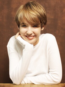 シアンデルカ(CYANDELUCCA) ☆カットで創る立体マッシュショート☆