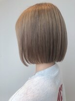 シー(The She's)&nbsp;【ハイトーン】ワンレンボブ×ミルクベージュ