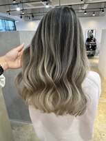 メリー オオサカ(Merly Osaka)&nbsp;ほんのりオリーブで柔らかいアッシュバレイヤージュ！