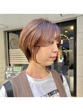 シシ 大宮(She 2.) 大人ショートボブ/ホワイトグレージュ/ブリーチ/ダブルカラー